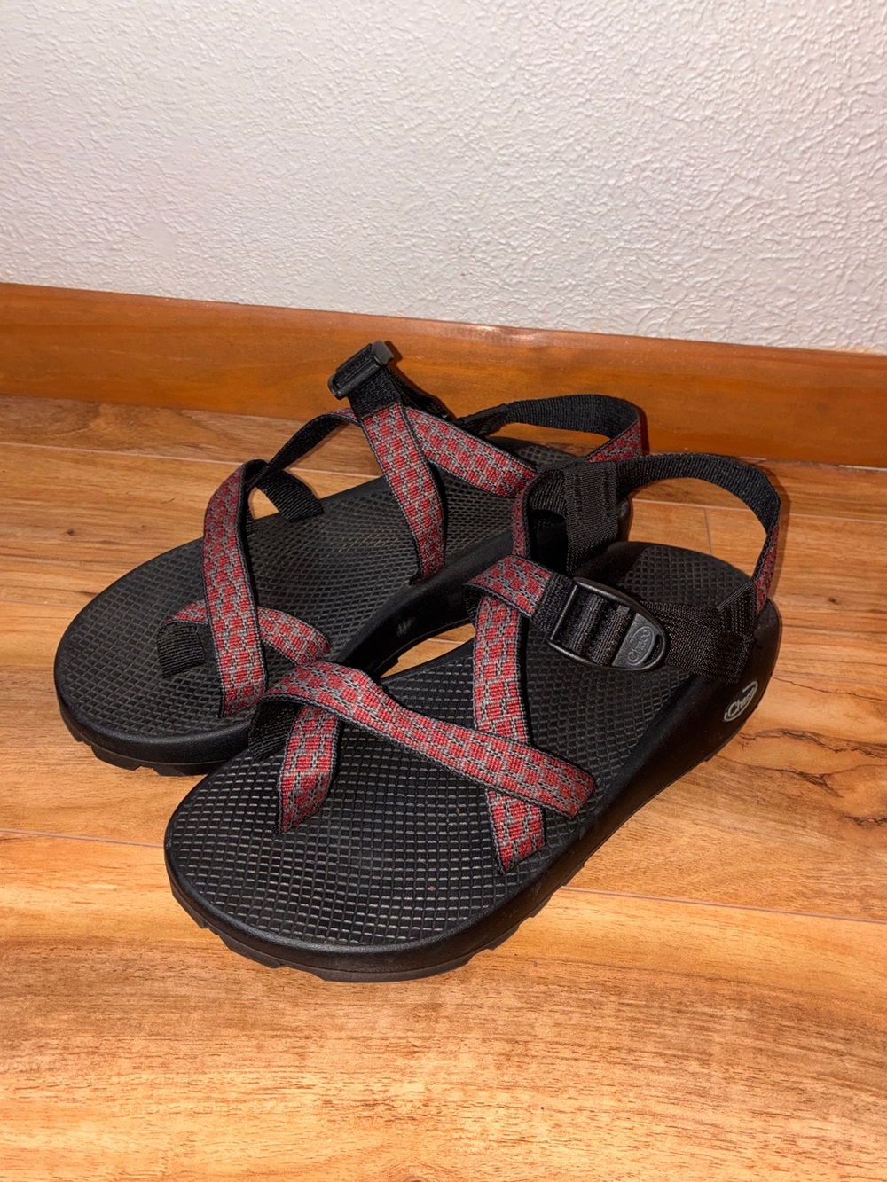 Chaco Men’s Z/2 Classic Sandals Hiking Outdoor Athletic, black/red- size 10